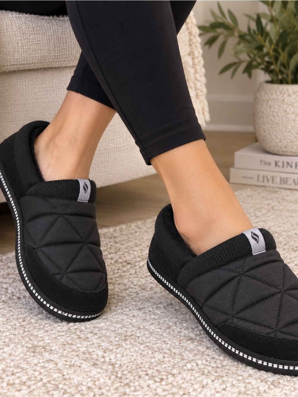 Skechers Cozy Campfire Camp Nap 7.5 Black Memory Foam Faux Fur NWOT